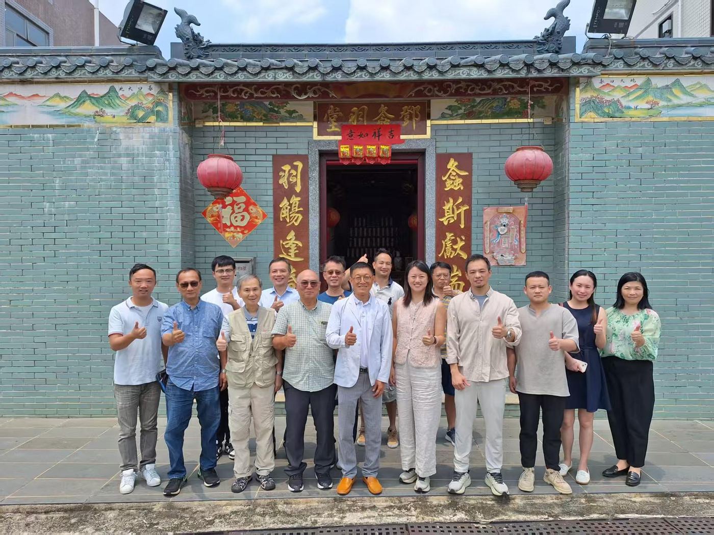 鄧位河監事長（左五）與參與活動的人士合影留念